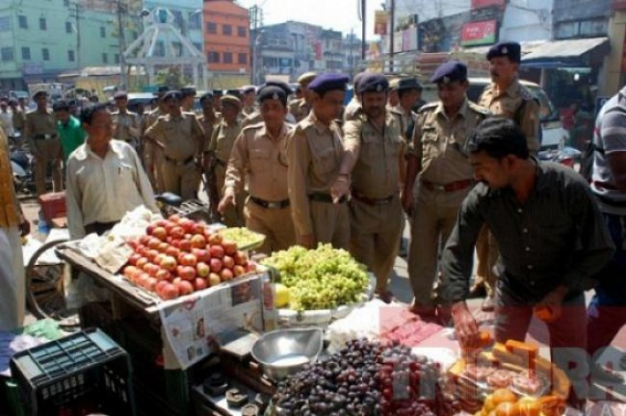 Traders continue to occupy footpath, resulting problem for the pedestrian, authority silent Traders continue to occupy footpath, resulting problem for the pedestrian, authority silent